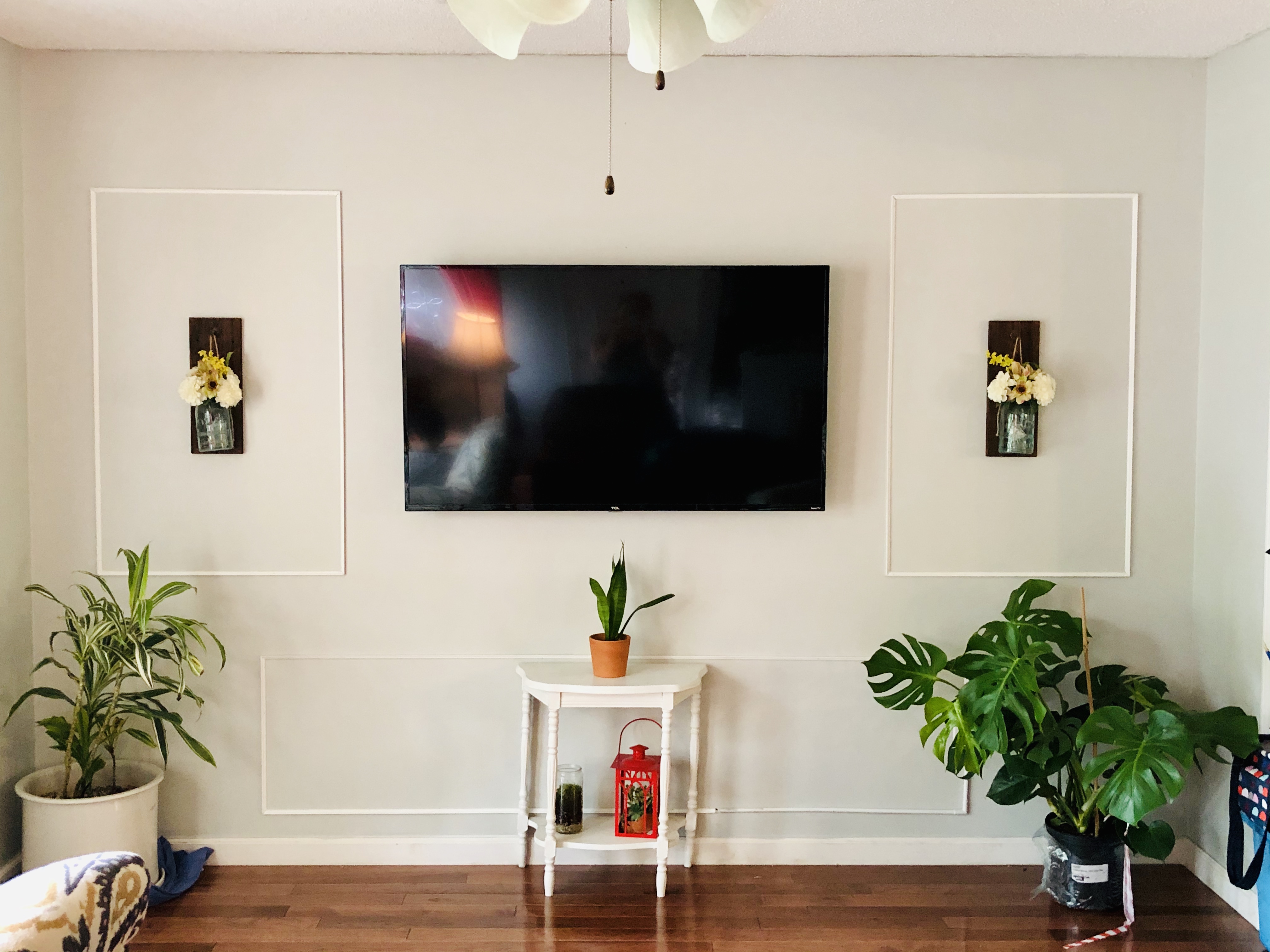 Clean display mounting and cable management